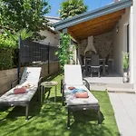 Reizendes Apartment Nur 250 Meter Zum Strand Mit Privater Terrasse, Grill, Wifi