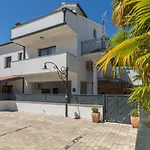 Reizendes Apartment Nur 250 Meter Zum Strand Mit Privater Terrasse, Grill, Wifi