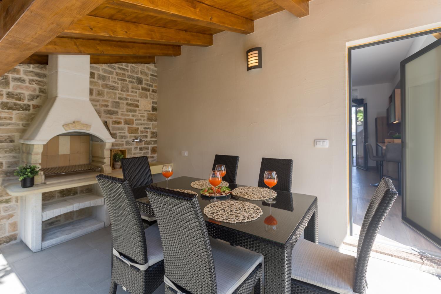 Reizendes Nur 250 Meter Zum Mit Privater Terrasse, Grill, Wifi Apartment Poreč