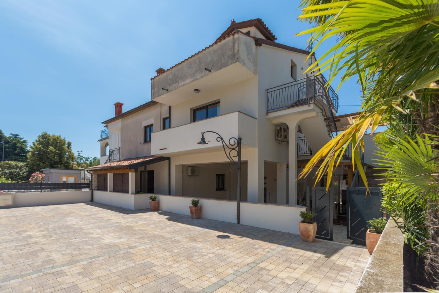 Reizendes Nur 250 Meter Zum Mit Privater Terrasse, Grill, Wifi