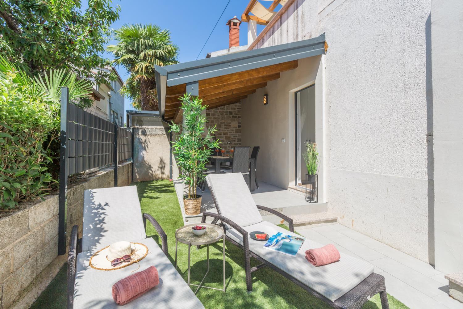 Reizendes Nur 250 Meter Zum Mit Privater Terrasse, Grill, Wifi Poreč