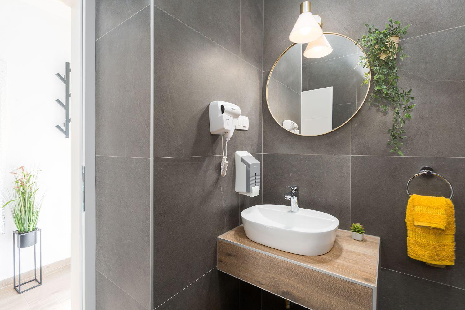 Reizendes Nur 250 Meter Zum Mit Privater Terrasse, Grill, Wifi Poreč