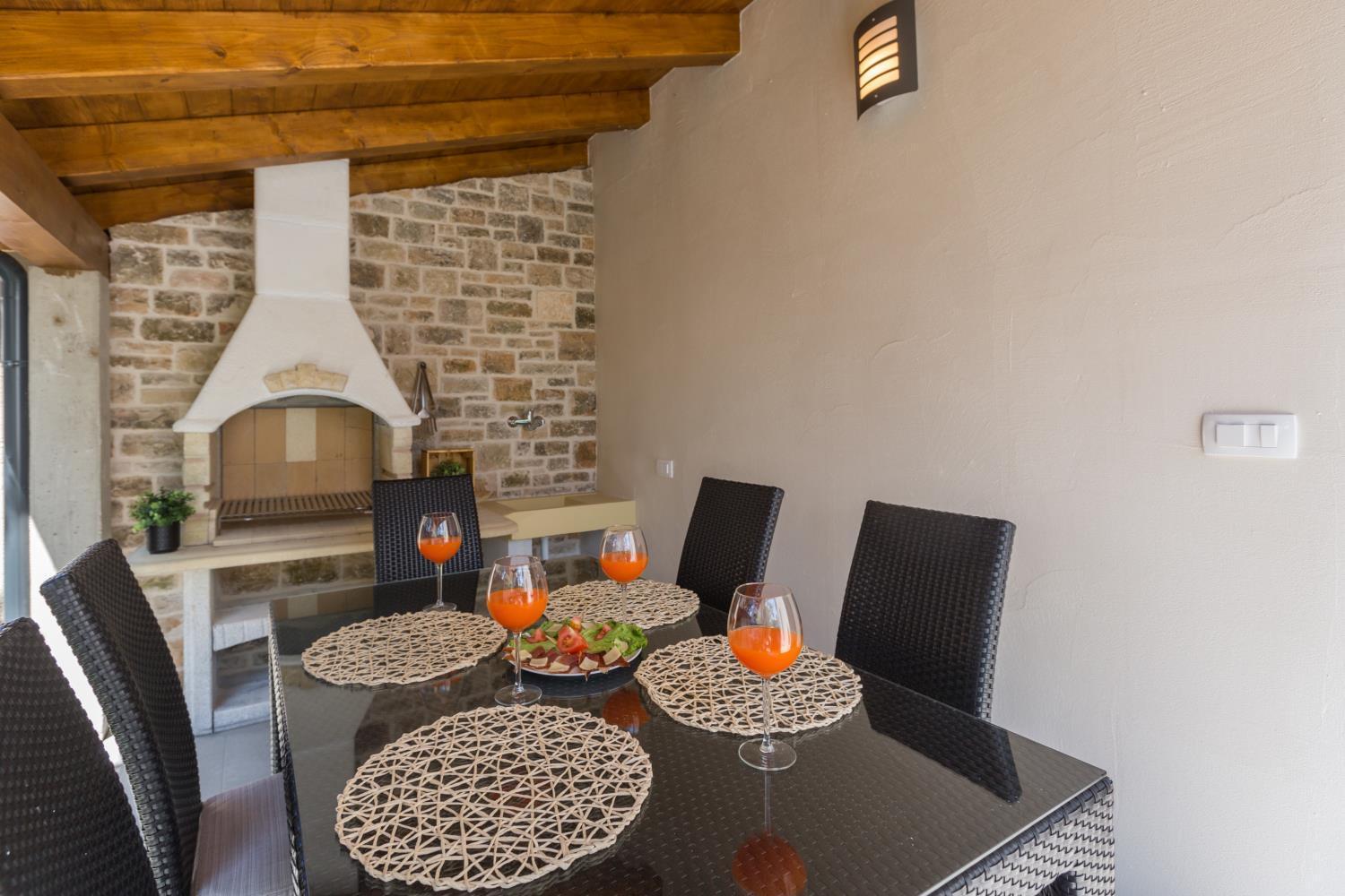 Reizendes Nur 250 Meter Zum Mit Privater Terrasse, Grill, Wifi * Poreč