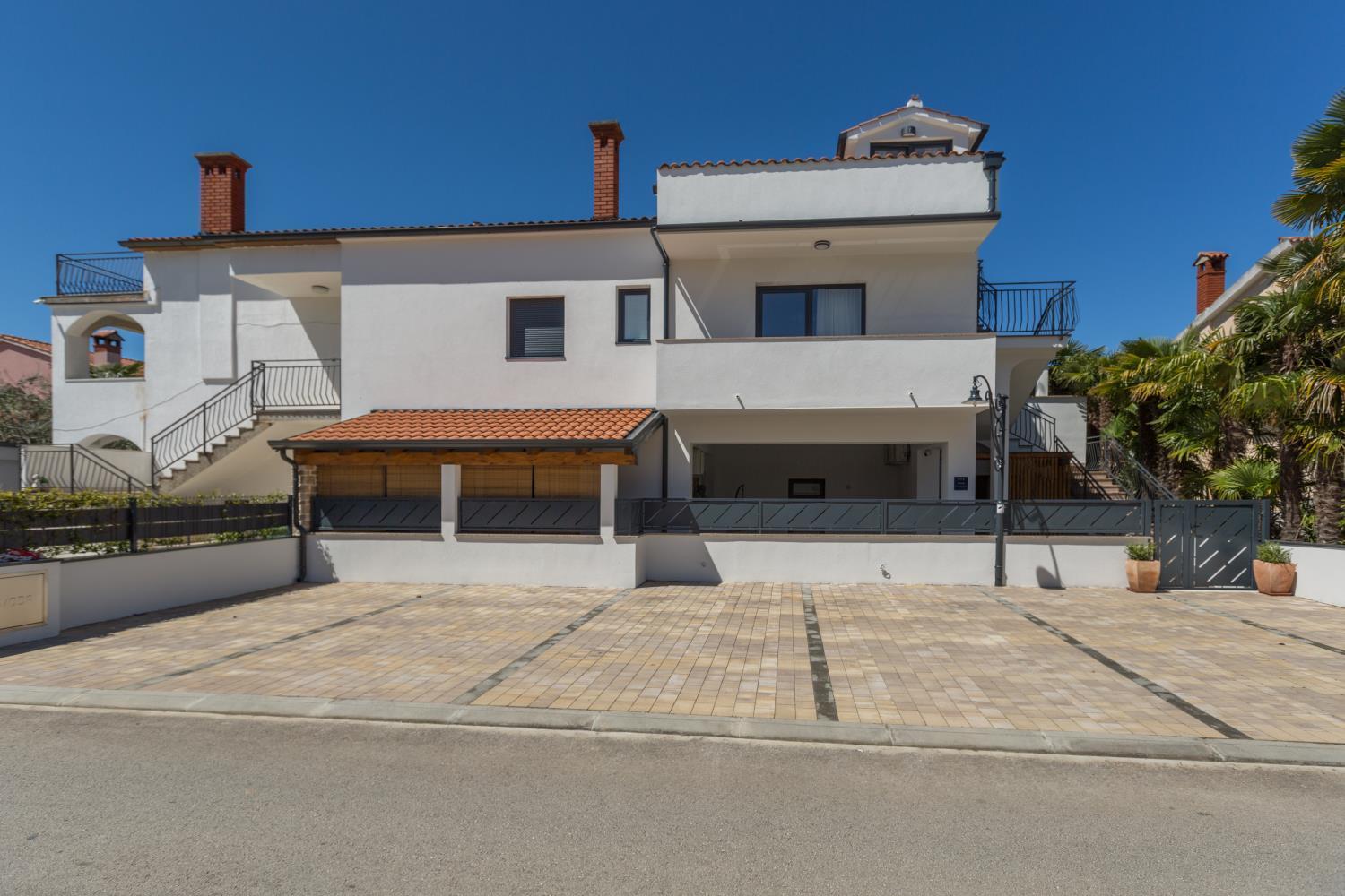 Apartment Reizendes Nur 250 Meter Zum Mit Privater Terrasse, Grill, Wifi Poreč